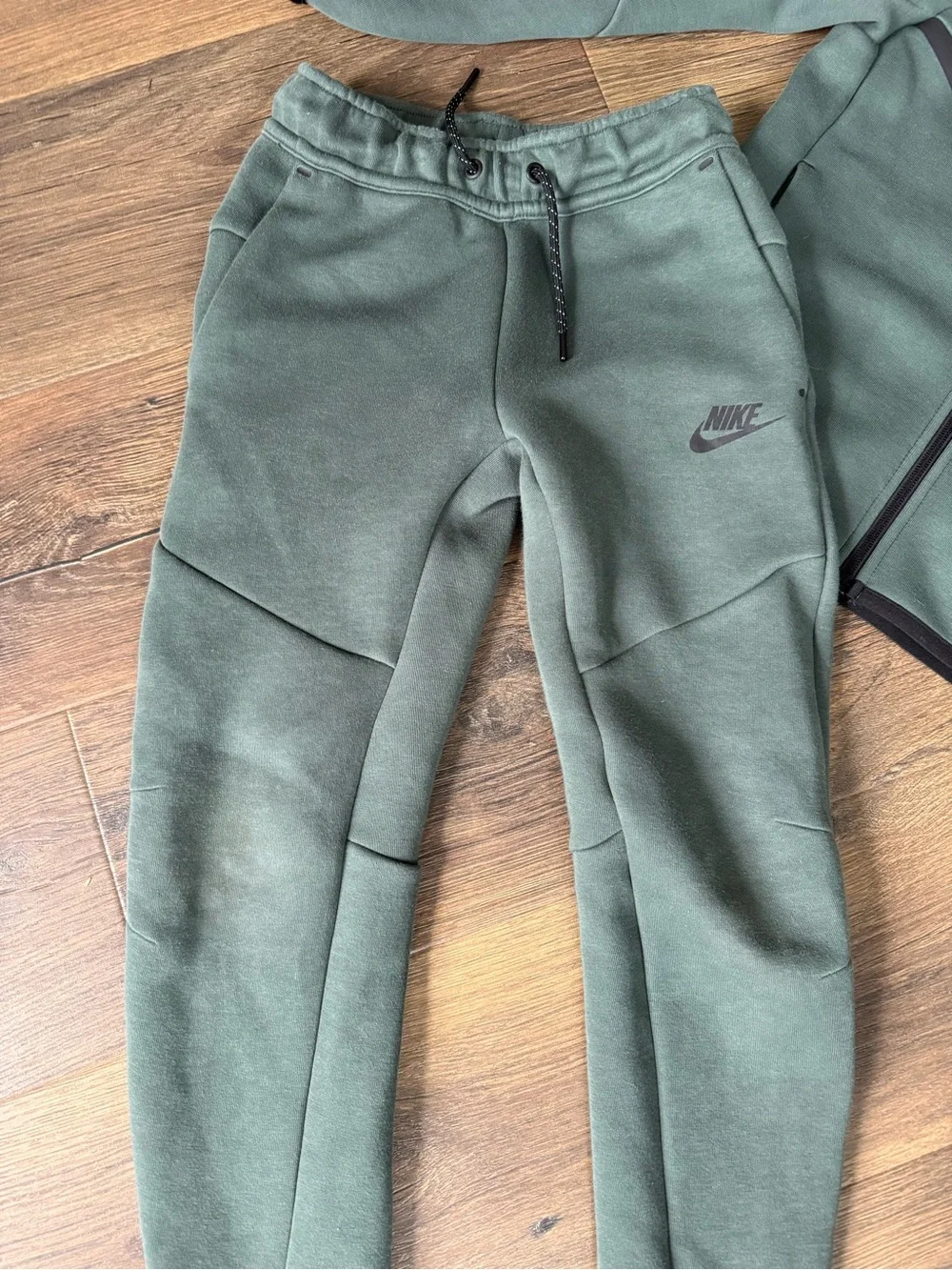 Nike tech outfit Kids Dark Green Jacket with Black Accents